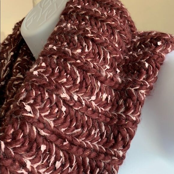 ❤️ Wine colored Funnel Scarf ❤️ - Picture 2 of 7